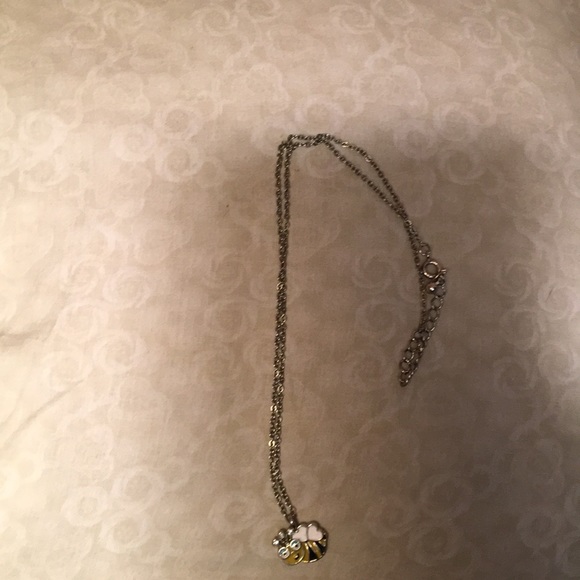 bee mission Jewelry - A Queen been necklace